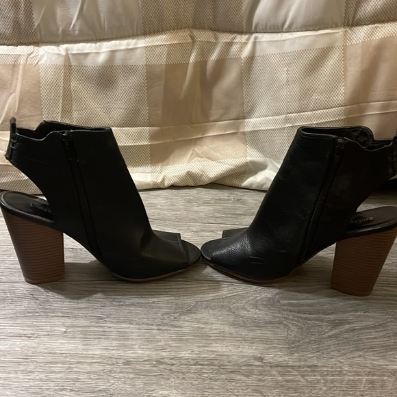 Black leather peep toe heels, worn only a few times. Size 8.5 - Picture 4 of 5